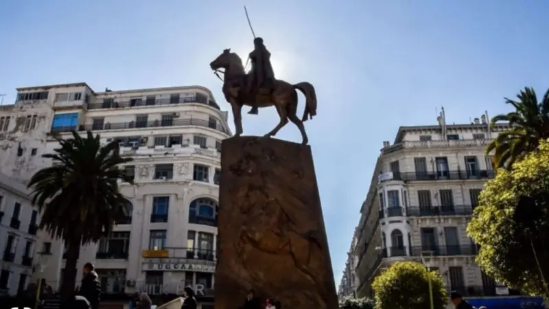 الجزائر.. جدل حول تشييد تمثال يُطلق الليزر للأمير عبدالقادر