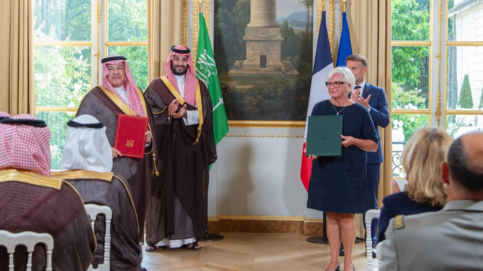 محمد بن سلمان في باريس بدعوة من ماكرون (إكس) محمد بن سلمان في باريس بدعوة من ماكرون (إكس)