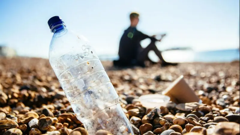 تحذير من خطورة البلاستيك في مياه الشرب على الصحة