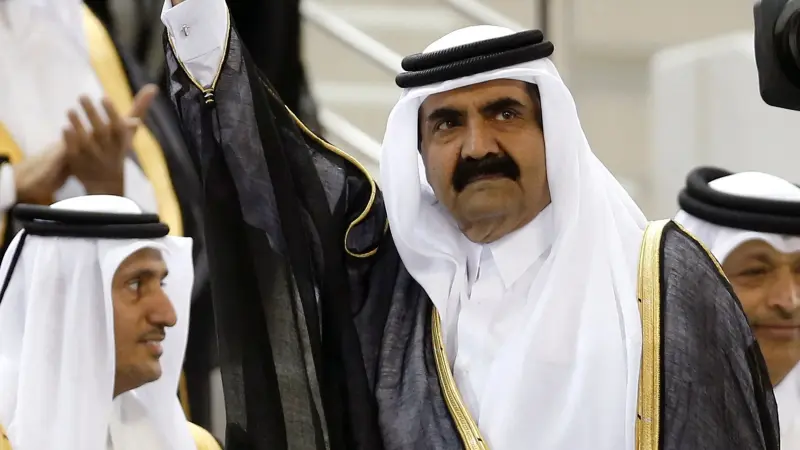 وفاة أمير قطر السابق.. من هو الشيخ حمد بن خليفة آل ثاني؟