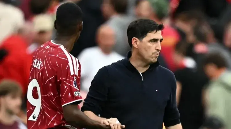كأس الرابطة - إيراولا ينتقد مهاجمي ليفربول قبل لقاء توتنهام.. ويتلقى نبأً سارًا