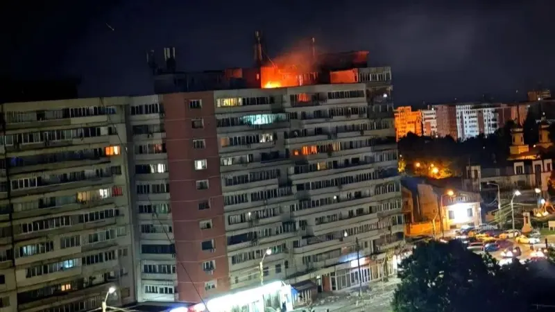 فيديو - مسيّرة روسية ترتطم بعمارة سكنية في رومانيا