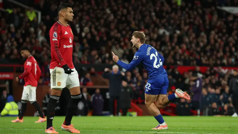 القنوات الناقلة لمباراة مانشستر يونايتد ضد إيفرتون اليوم في الدوري الإنجليزي مع الموعد