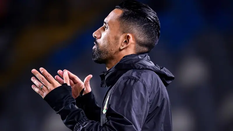 موقف محمد ربيع حريمات.. الإيقاف يفرض غياب قائد الجيش الملكي عن مواجهة بيراميدز