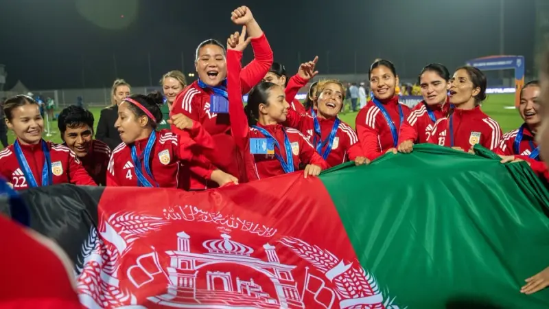 فيفا ينتصر للاجئات ويفتح أبواب البطولات أمام لاعبات أفغانستان