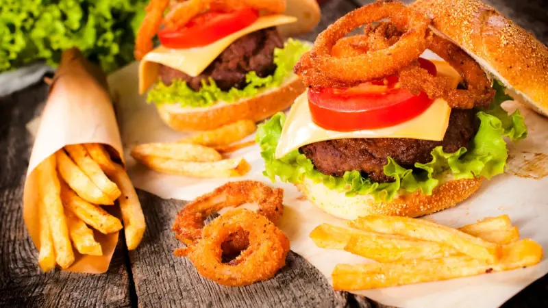 لدى الشباب.. الأطعمة فائقة المعالجة تسبب مرض السكري