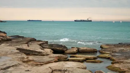 إيران تلجأ إلى هذا الطريق للهروب من الحصار الأميركي بمضيق هرمز