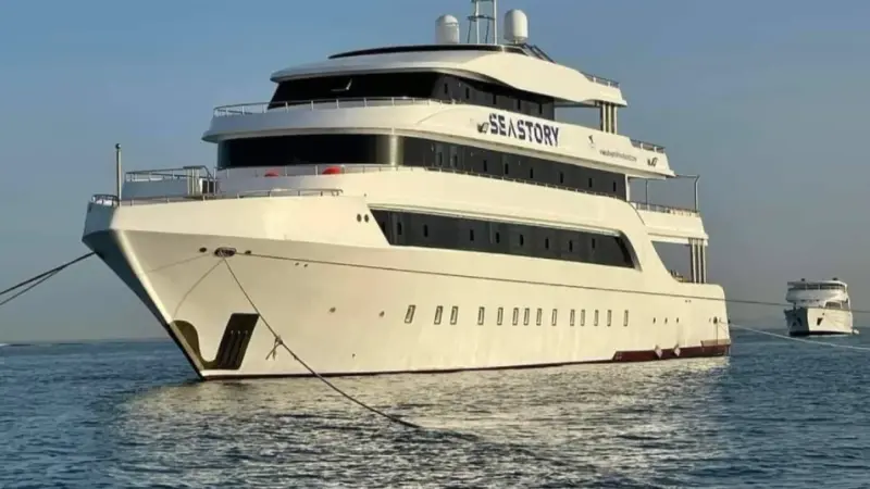 البحث متواصل عن مفقودين.. مستجدات تفاصيل غرق مركب سياحي في البحر الأحمر