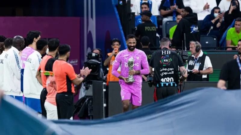 الدوري السعودي - ممر شرفي لمحمد العويس.. كأس "خليجي 27" تزين كلاسيكو الهلال والاتحاد