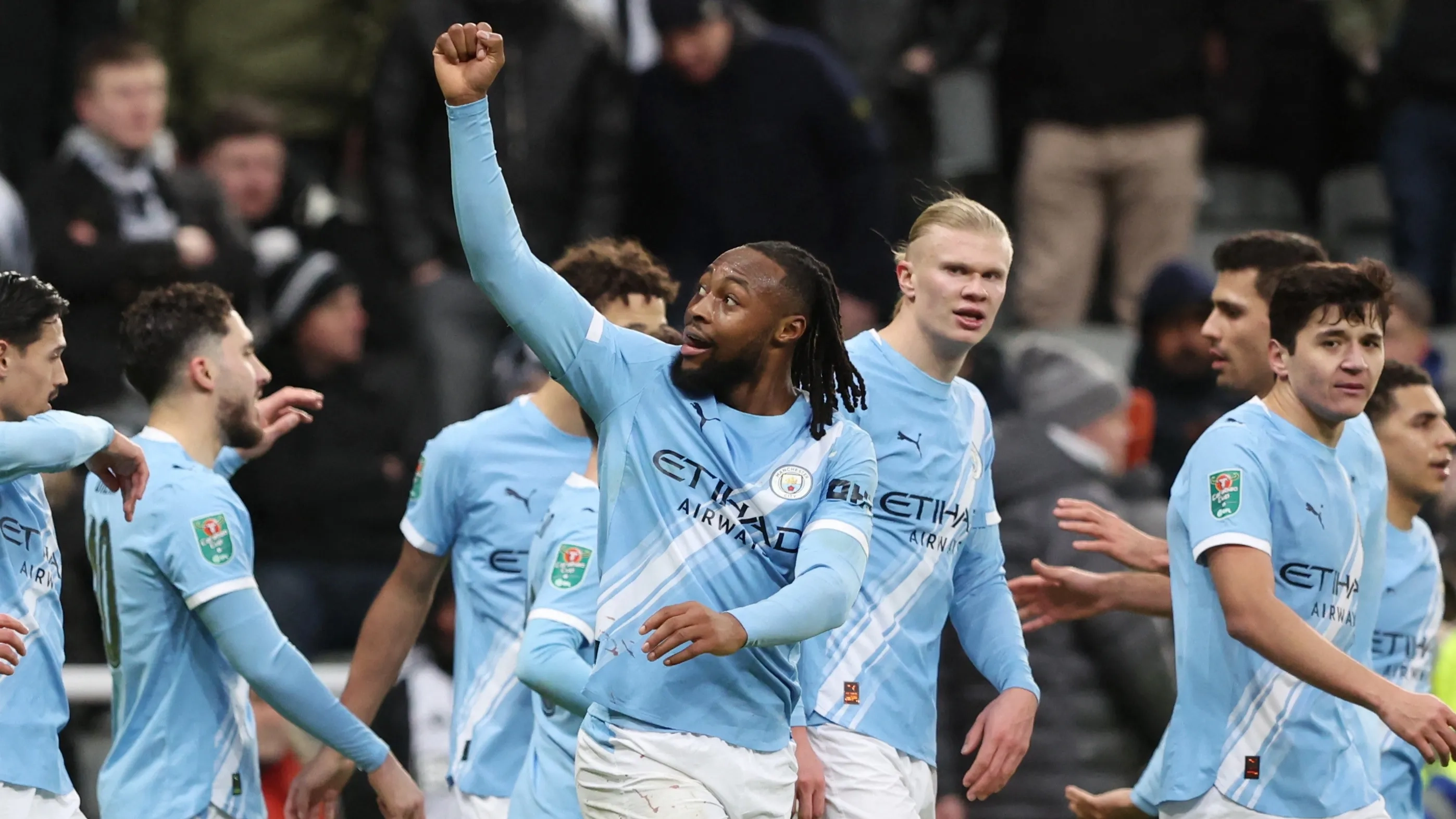 سيمينيو سعيد.. المديح ينهال على نجم السيتي الجديد بعد تألقه 