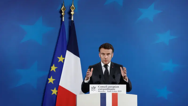 ماكرون يؤكد الاستعداد لمواصلة الحوار مع بوتين