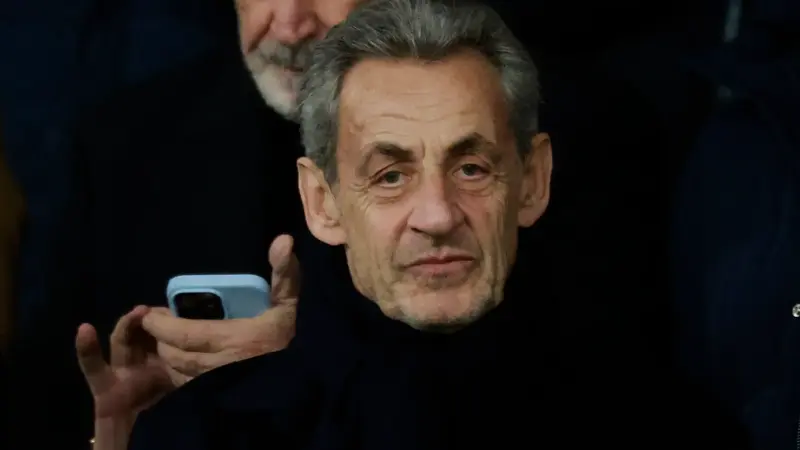 محكمة فرنسية: تشارلز كوشنر طلب لقاء ساركوزي في السجن