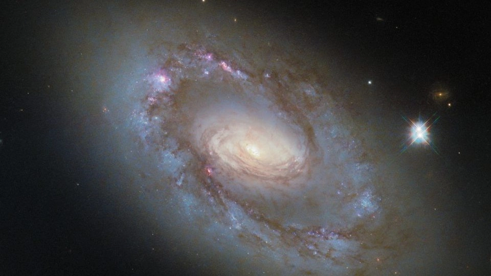 مجرة هادئة تخفي "وحشا كونيا" في الفضاء 