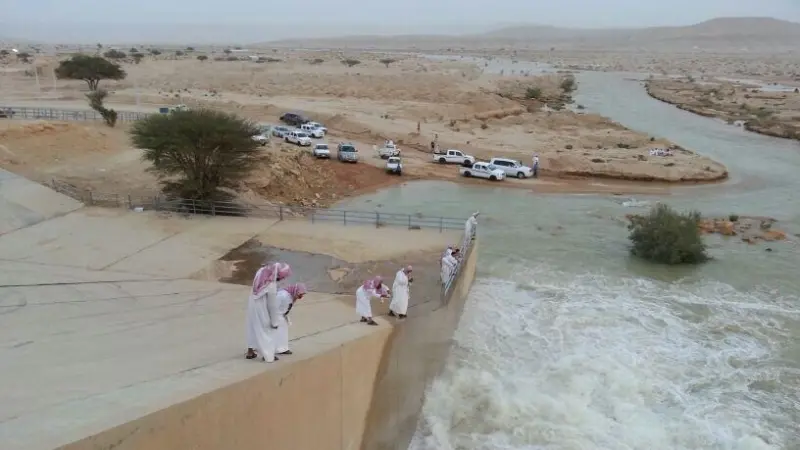 فيديو - هذه تفاصيل فيضان سد الحريق في ضواحي الرياض