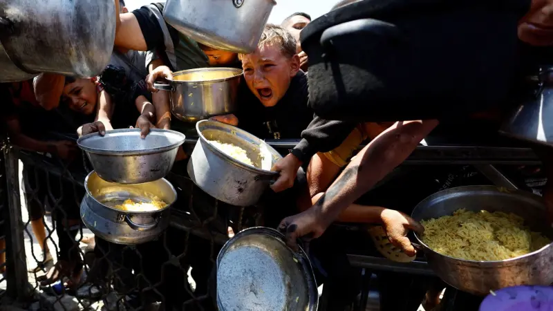 الجوع يفتك بأطفال غزة.. معاناة لا تنتهي تحت الحصار