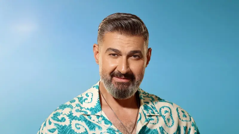 ياسر جلال يطالب الفنانين بالتبرع بتكلفة اللجان الإلكترونية