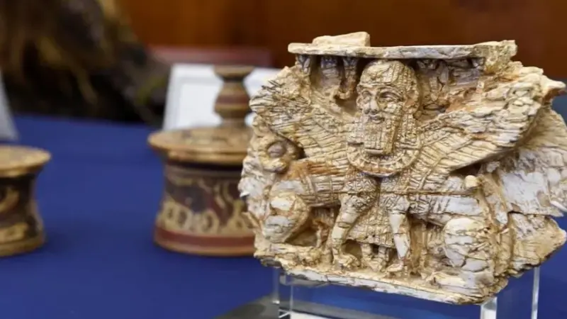 العراق يستعيد آلاف القطع الأثرية من بريطانيا