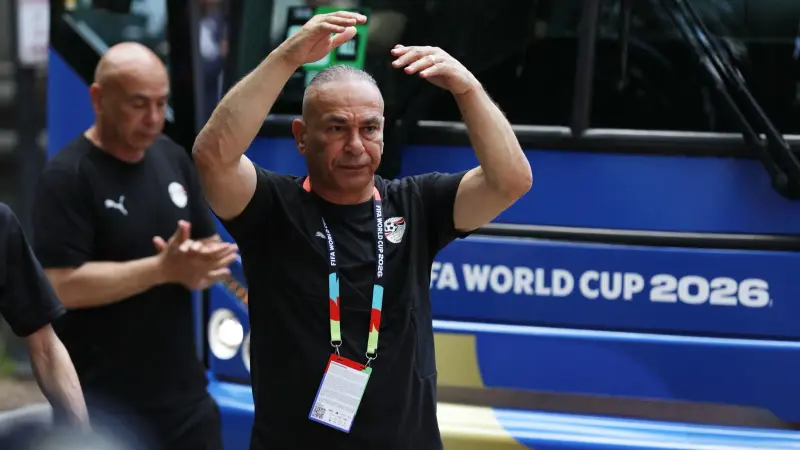 منتخب مصر - إبراهيم حسن يدافع عن محمد الشناوي ويكشف حقيقة متابعة صلاح في تركيا