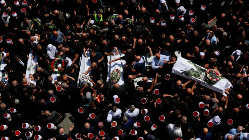 المشهد باختصار: مساعٍ للتهدئة بعد هجوم مجدل شمس.. وبوتين يلوّح بالنووي