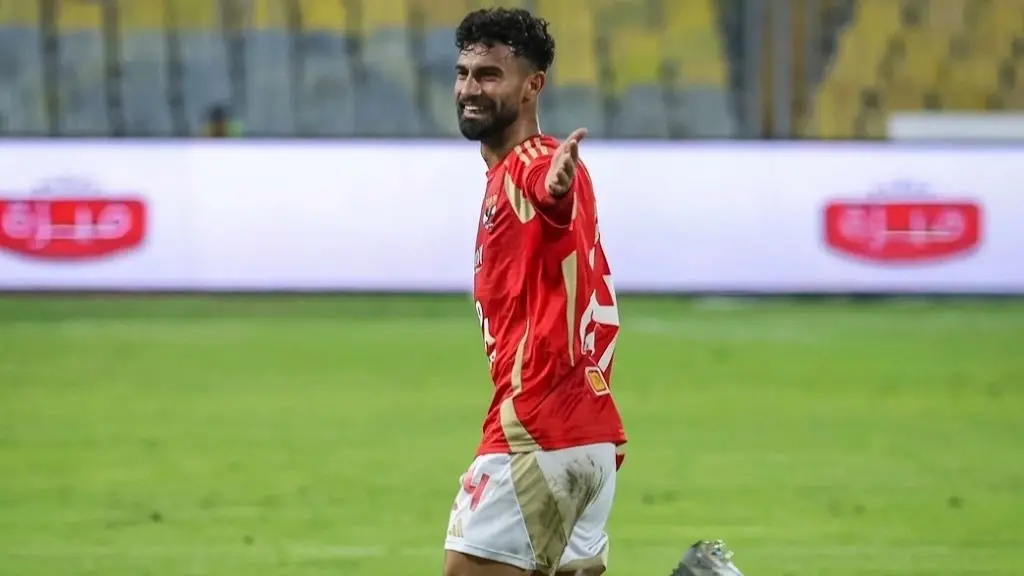 الأهلي يتجه نحو توقيع عقوبة مالية على أحمد رضا بعد خلافه مع حسين عموتة (إكس) الأهلي يتجه نحو توقيع عقوبة مالية على أحمد رضا بعد خلافه مع حسين عموتة (إكس)