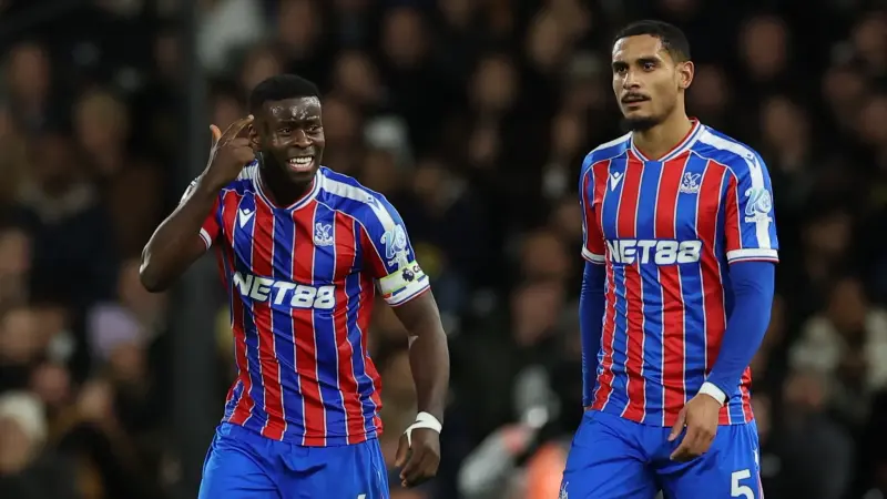 مدرب كريستال بالاس يفتح باب الرحيل أمام مارك غيهي إلى مانشستر سيتي