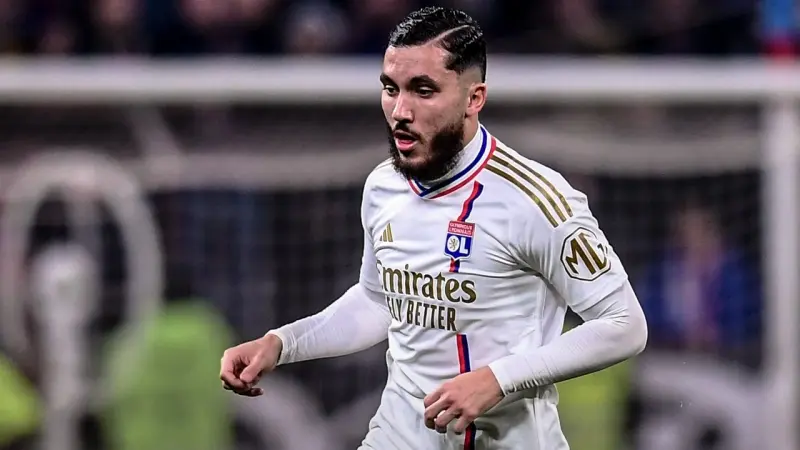 هل يمثل ريان شرقي منتخب الجزائر؟