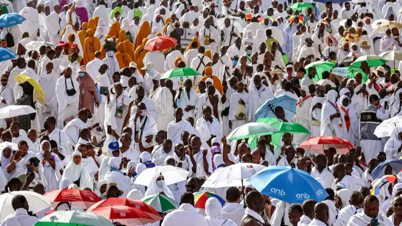 صور - حجاج بيت الله يشاركون في خطبة الحج بمسجد نمرة