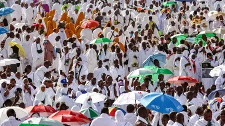 related_news_inside_blogsصور - حجاج بيت الله يشاركون في خطبة الحج بمسجد نمرة