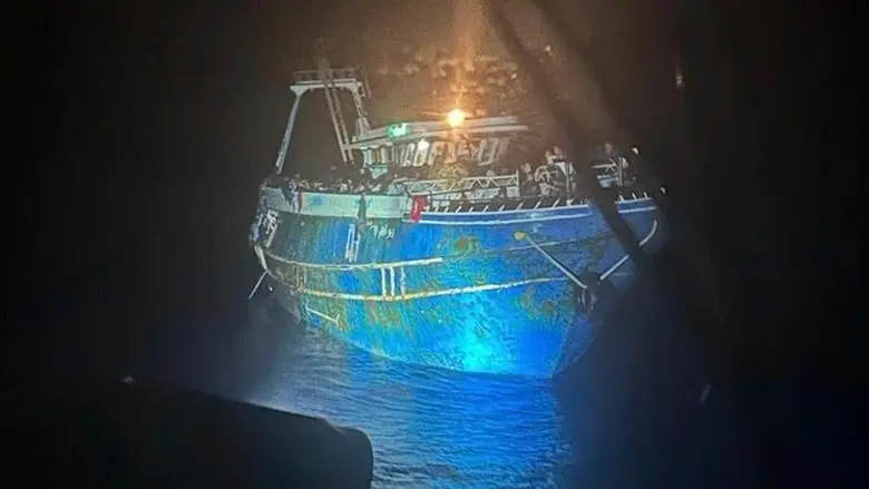 جديد مركب الموت.. اتهامات خفر السواحل اليوناني بالتورط