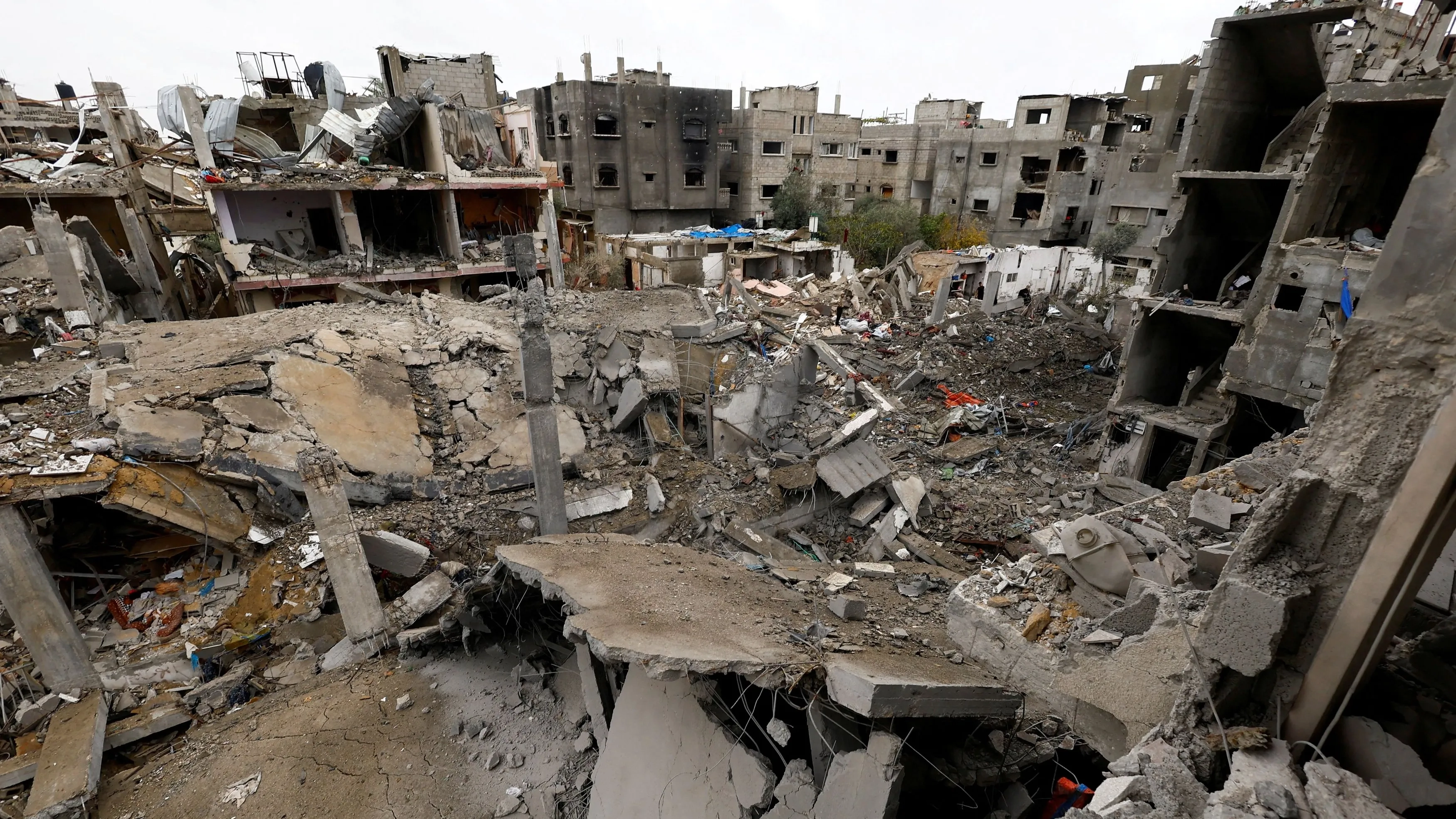 غارات إسرائيلية وقصف مدفعي على مناطق متفرقة في غزة 