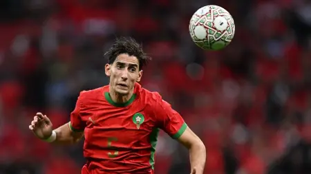 نايف أكرد.. سر قوة دفاع المغرب في اختبار أمام نيجيريا