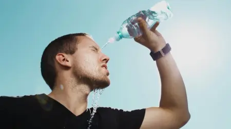 6 نصائح مفاجئة للحفاظ على ترطيب جسمك بشكل أفضل