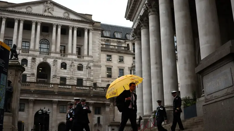 فيديو - بنك إنجلترا يخفض الفائدة لأدنى مستوى منذ 2023
