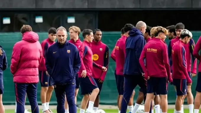 الكلاسيكو - مدرب برشلونة يؤكد غياب مدافعه المميز أمام ريال مدريد