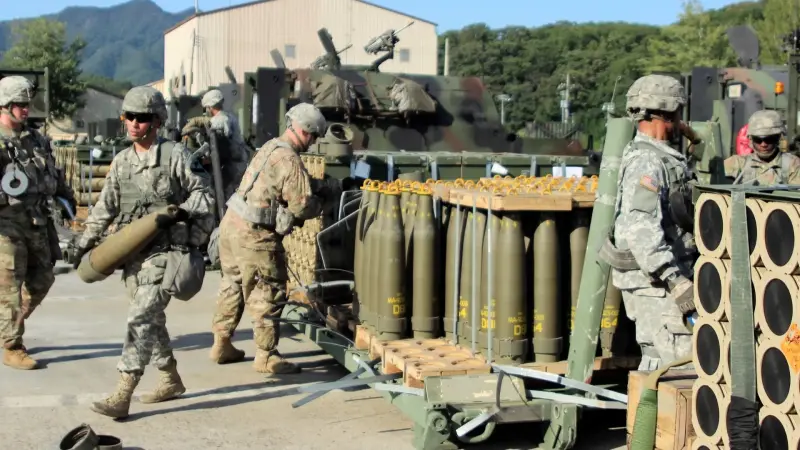 هدّد باستخدامها.. بوتين: نملك مخزونا كافيا من القنابل العنقودية