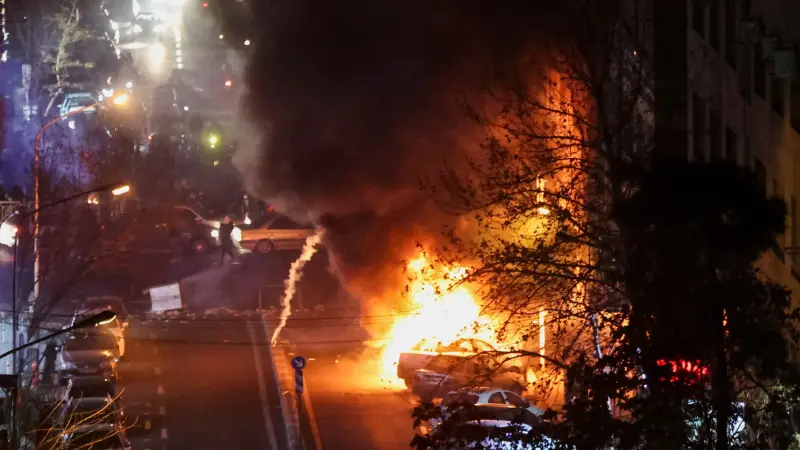 المشهد باختصار: أميركا تتوعّد "الإخوان".. وحصيلة مرعبة لقتلى احتجاجات إيران