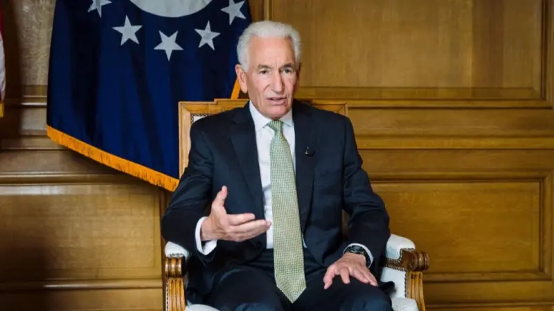 السفير الأميركي يتعهد بعدم التدخل في الشؤون السياسية لباريس