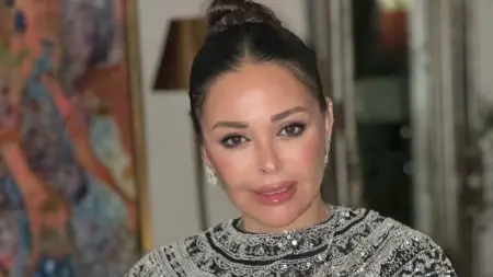 related_news_inside_blogsفيديو - لتبدو أصغر سناً.. داليا البحيري تخضع لعملية شدّ