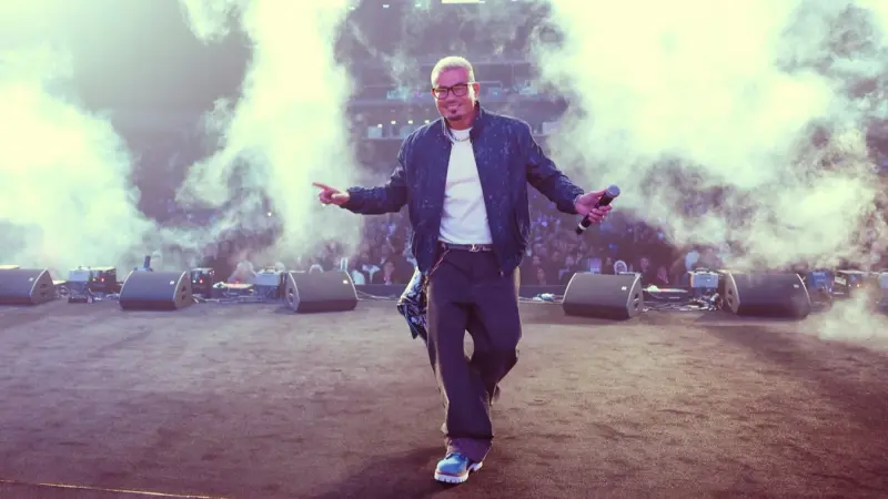 تأجيل حفل عمرو دياب بدبي.. ورسالة من الهضبة لجمهوره