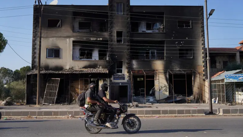 فيديو - الحكومة السورية تبدأ بإجلاء أبناء العشائر من السويداء