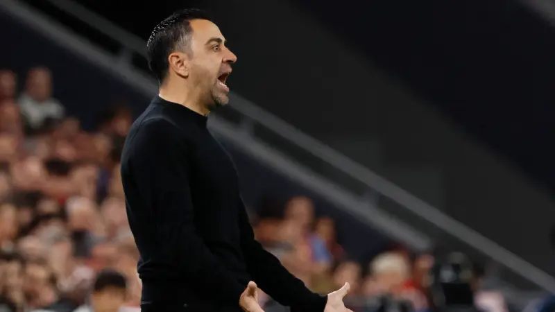 مدرب برشلونة يُفسّر سبب إحباطه رغم الفوز على ميلان