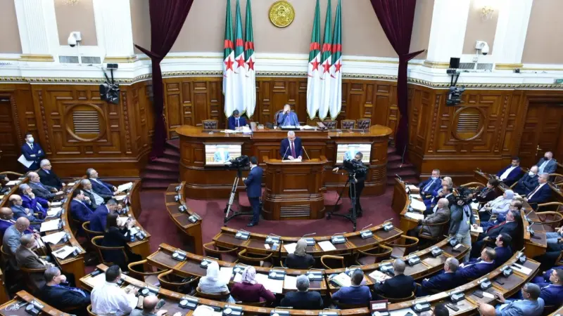 مجلس الأمة الجزائري يعلن "تعليق" العلاقات مع نظيره الفرنسي