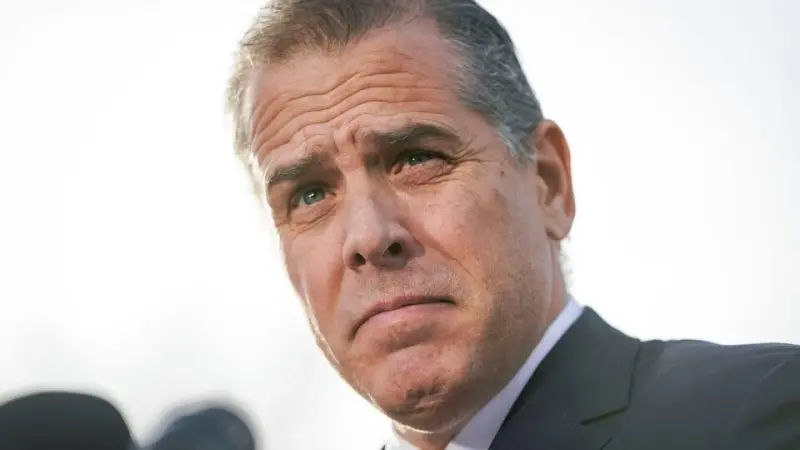 نجل بايدن يدعو أبناء ترامب لمواجهة قتالية