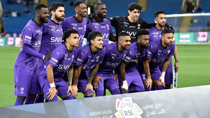 معلق مباراة الهلال والرائد.. القرني يصف القمّة