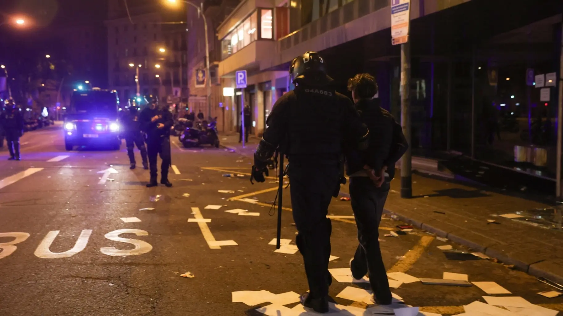 اعتقال نحو 100 شخص في برشلونة (رويترز) اعتقال نحو 100 شخص في برشلونة (رويترز)