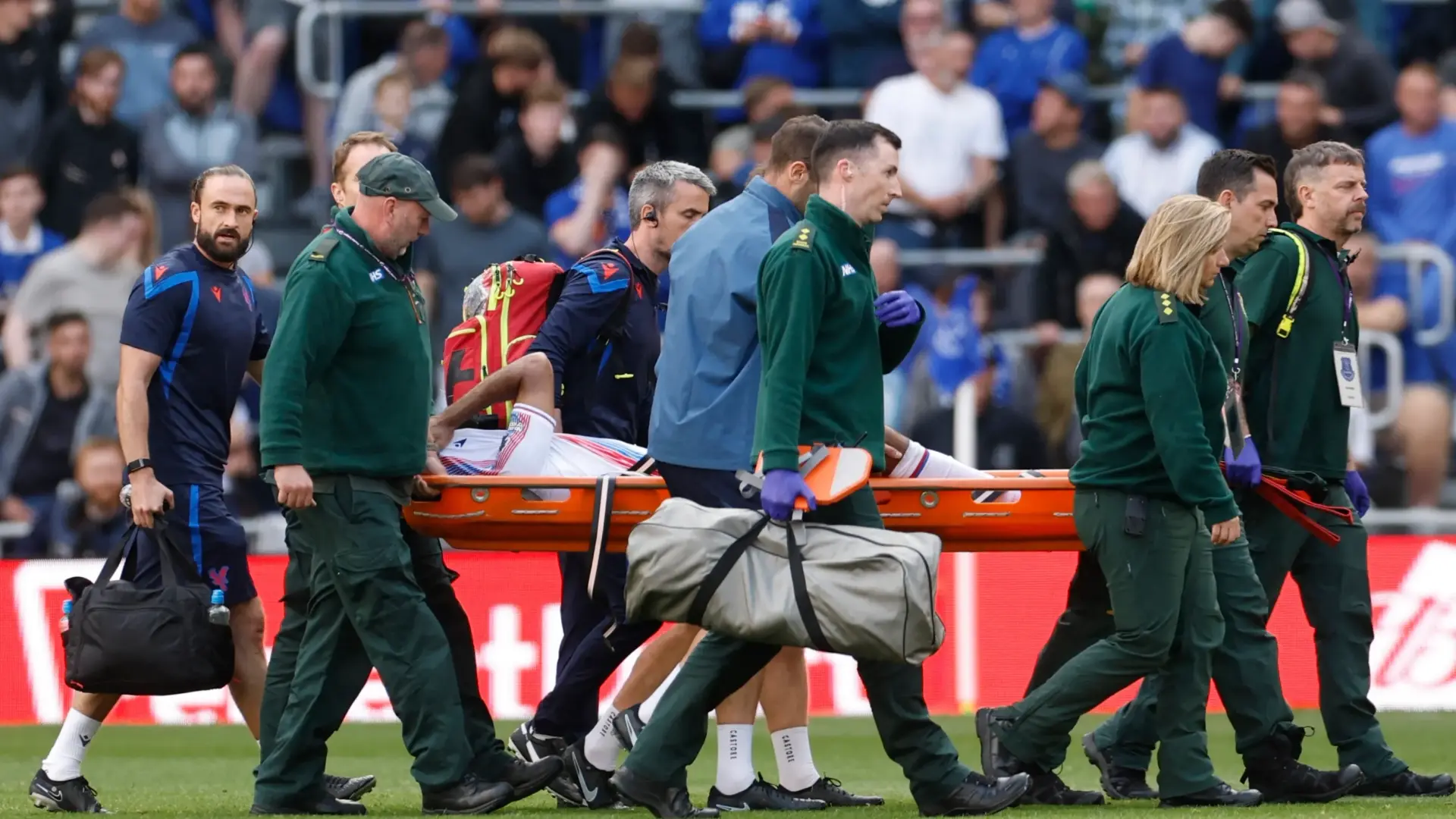 شادي رياض يعاني مرة جديدة من إصابة قوية ستبعده عن الملاعب فترة طويلة (رويترز) شادي رياض يعاني مرة جديدة من إصابة قوية ستبعده عن الملاعب فترة طويلة (رويترز)