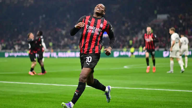 الدوري الإيطالي - ميلان ينتزع الصدارة مؤقتا بهدف لياو في شباك لاتسيو