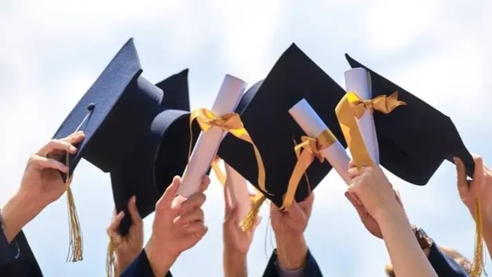 قصة ملهمة في الأردن.. 3 توائم يحققن نتائج مبهرة في "التوجيهي"