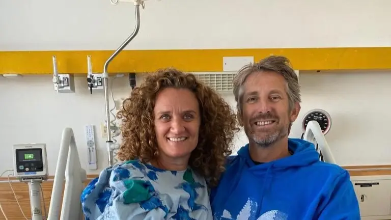 بعد تعرضه لنزيف في المخ.. الأسطورة فان دير سار يغادر العناية المركزة