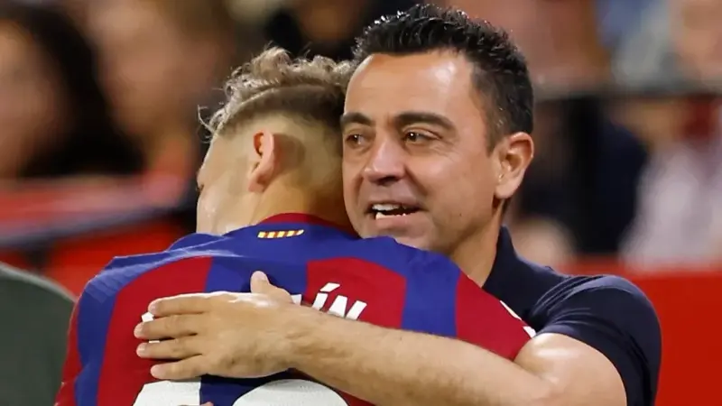 ناد إنجليزي يتواصل مع تشافي لتدريبه